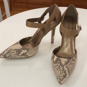BCBGeneration pyhton heels 8.5